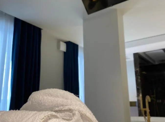 Redavid Dimora Di Charme לינה וארוחת בוקר 4*